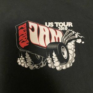 Pearl Jam 2010 tour tshirt.